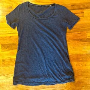 LULULEMON GRAY TEE SHIRT FITS TIGHT